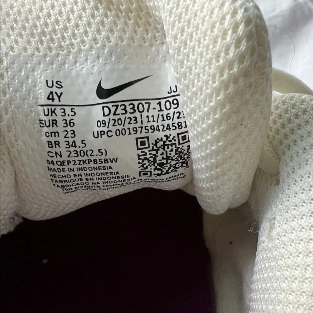 Never Worn NWOB Nike Kid’s Air Max Cream and Purple Sneakers Size 4Y